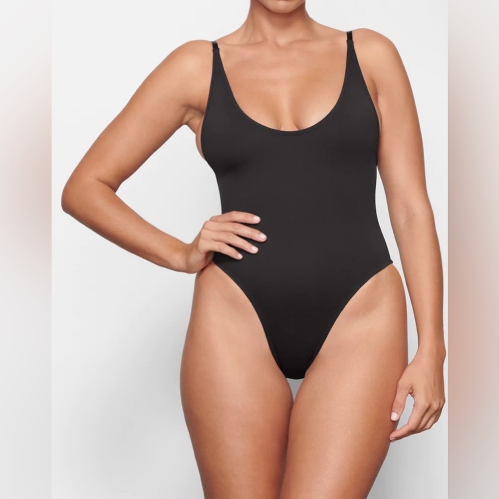 Skims Swim Scoop Neck One Piece Onyx Size Medium